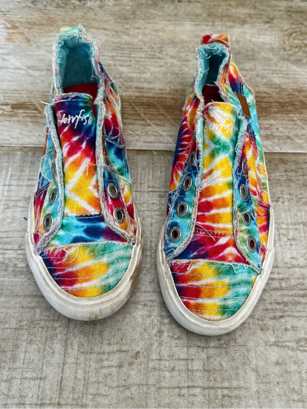 Blowfish Malibu Girl’s Play Sneaker, Rainbow Tie Dye, 6 US Medium WIdth